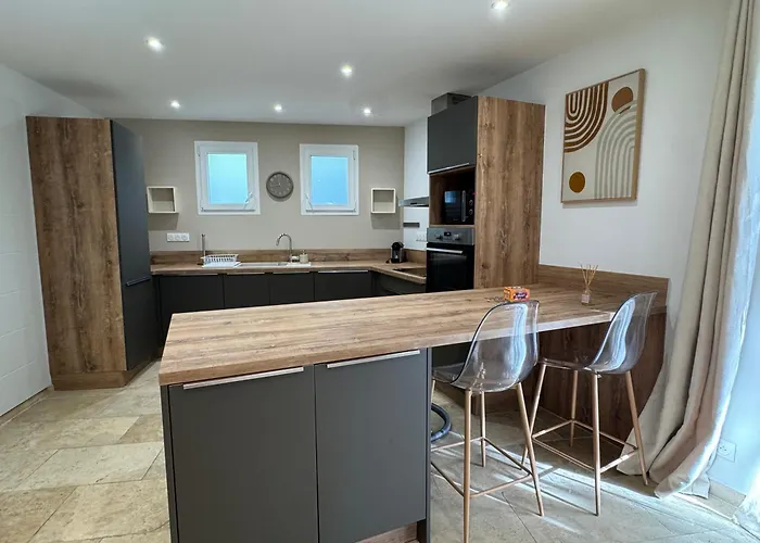 Superbe T2 Moderne - Entree De - Parking Prive