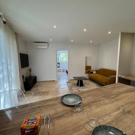 Superbe T2 Moderne - Entree De - Parking Prive *