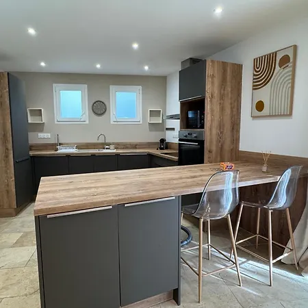 Superbe T2 Moderne - Entree De - Parking Prive