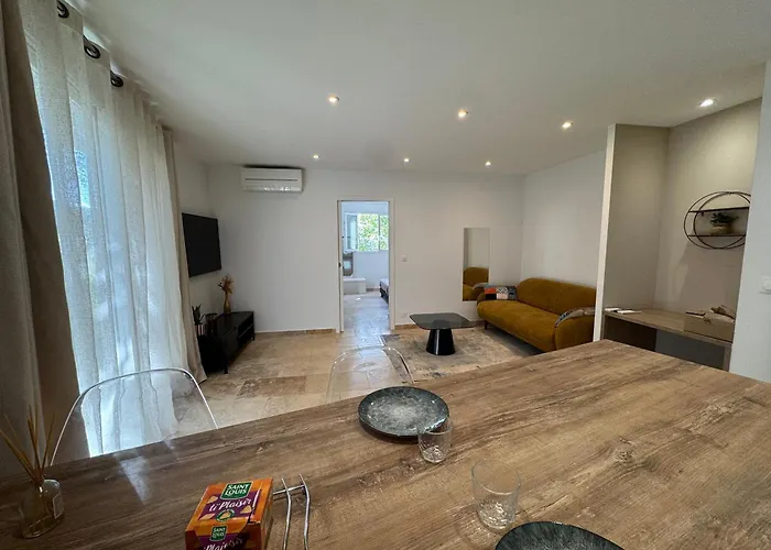 Superbe T2 Moderne - Entree De - Parking Prive *