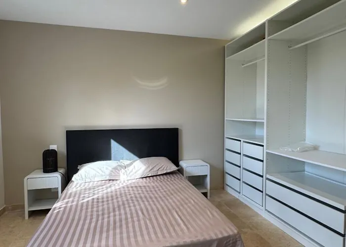 Superbe T2 Moderne - Entree De - Parking Prive Daire *